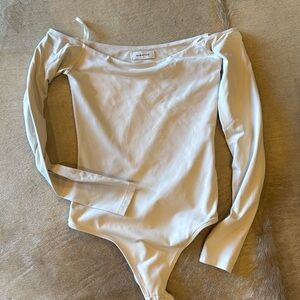 Babaton off the shoulders